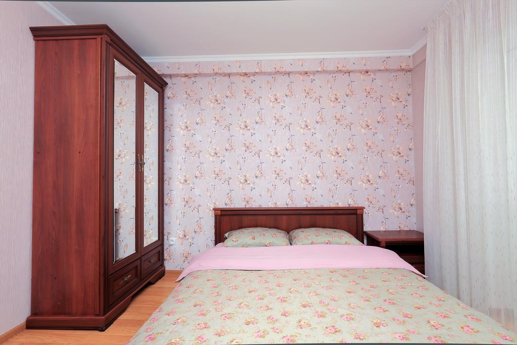 Apartment On Obolonskiy Prospect 12 Kyiv Exterior photo